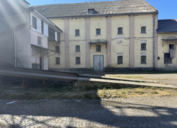 Продаж виробничо-складського комплексу 1 552,6 м2, 0,41 га у Закарпатській області
